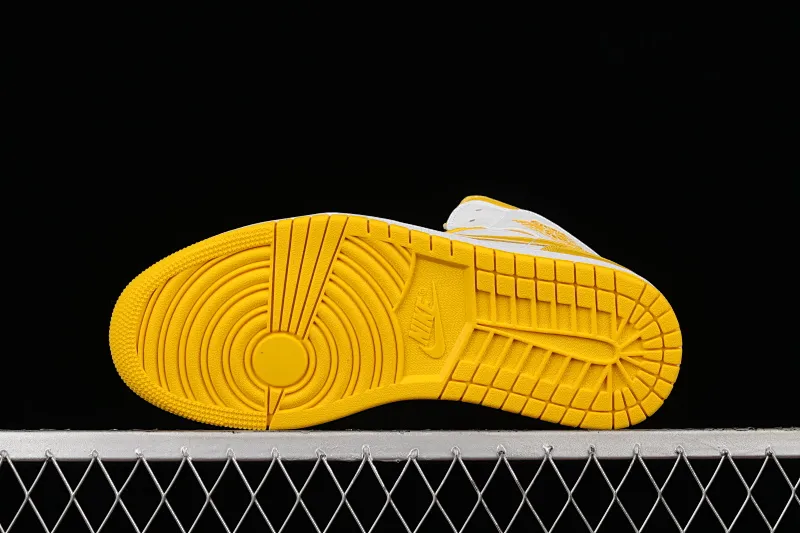 All categories Air Jordan Jordan series basketball shoes Air Jordan 1 Mid Air Jordan 1 Mid AJ1 Joe 1 white and yellow Zhongbang basketball shoes BQ6472-117